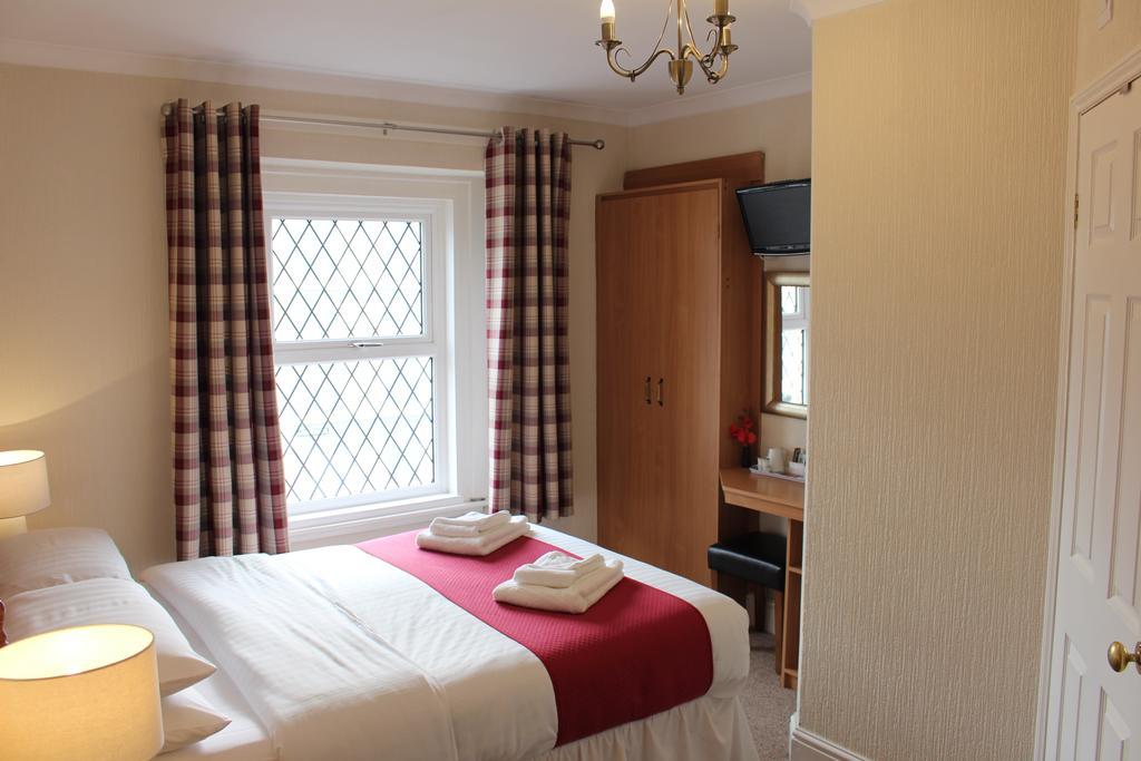 The Tudor Guest House Плимът Стая снимка