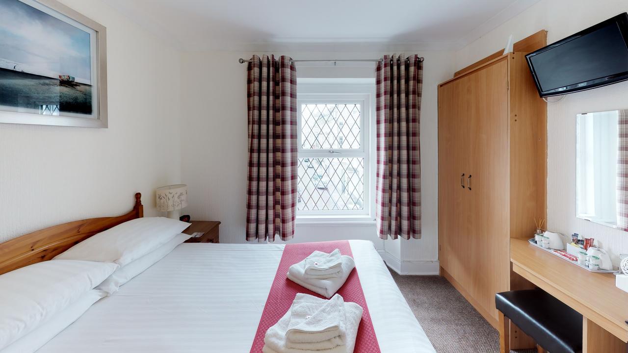 The Tudor Guest House Плимът Екстериор снимка